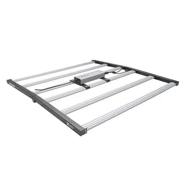 LUMii Black - XLED 680W LED-valaisin ja virtalähde, täyden spektrin kasvivalaisin. Himmennettävä, IP65-vesitiivis ja energiatehokas viljelyyn.